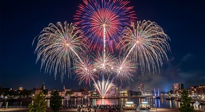 fireworks-574739_1280